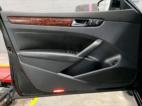 Used 2013 Volkswagen Passat TDI SEL Premium image 25