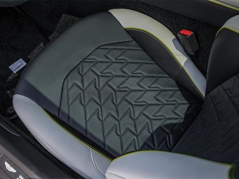 New 2025 Aston Martin Vanquish Coupe image 33