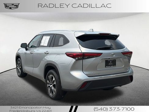 Used 2020 Toyota Highlander XLE AWD/4WD image 18