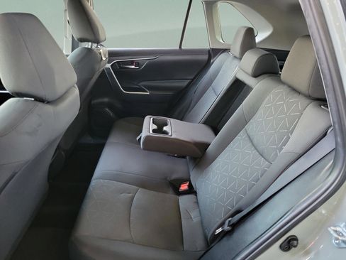 Used 2021 Toyota RAV4 XLE image 9