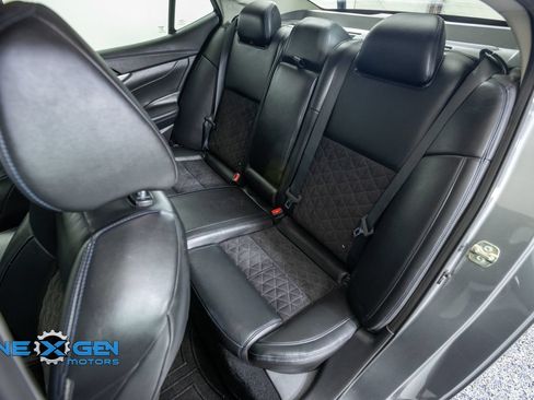 Used 2018 Nissan Maxima SR w/ Midnight Edition FWD image 33
