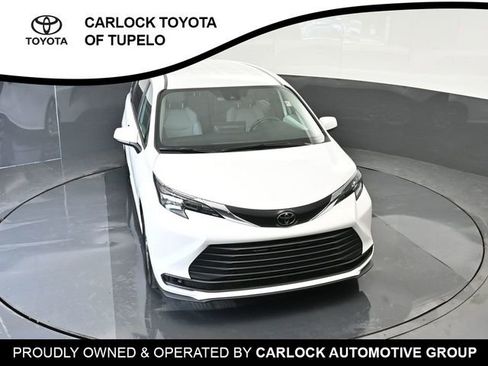 Used 2026 Toyota Sienna LE FWD image 47