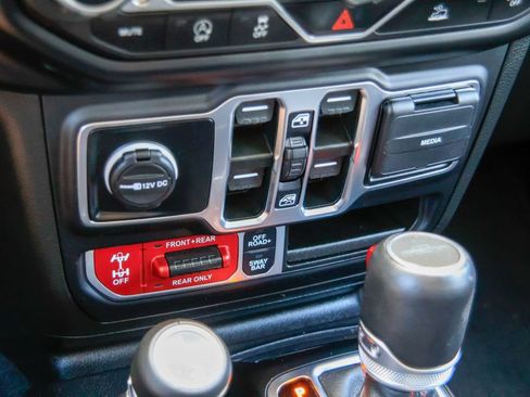 Used 2023 Jeep Gladiator Rubicon w/ Cold Weather Group AWD/4WD image 17