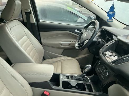 Used 2019 Ford Escape Titanium image 4