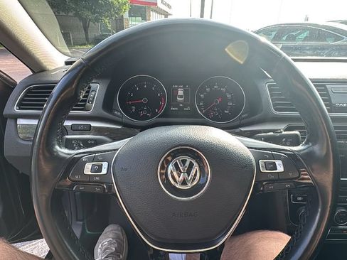 Used 2018 Volkswagen Passat 2.0T SE FWD image 15