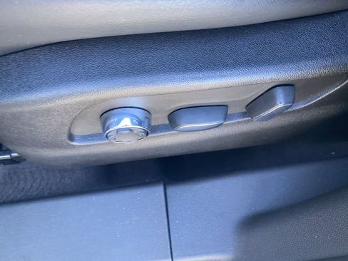 Used 2024 Cadillac XT4 Premium Luxury image 11