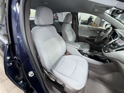 Used 2018 Chevrolet Malibu LT image 16