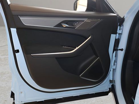 New 2026 Jaguar F-PACE SVR image 7