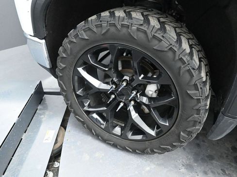 Used 2019 GMC Sierra 1500 SLE w/ Fleet Comfort Package AWD/4WD image 11
