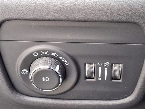 Used 2022 Jeep Grand Cherokee Summit image 28