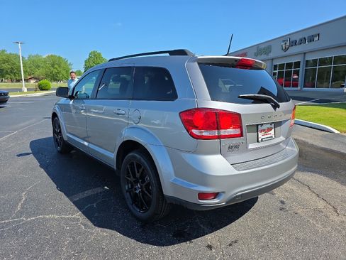 Used 2019 Dodge Journey SE w/ Connectivity Group FWD image 8