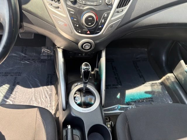Used 2017 Hyundai Veloster Value Edition FWD image 11