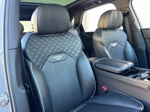 Used 2022 Bentley Bentayga AWD/4WD image 42