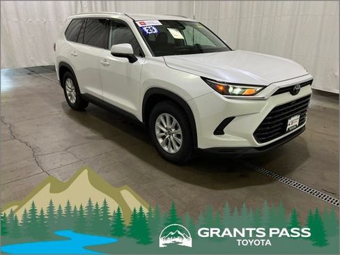 Certified 2025 Toyota Grand Highlander AWD image 1
