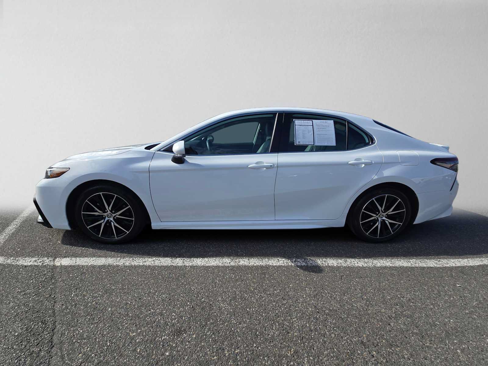 Used 2024 Toyota Camry SE AWD/4WD image 6