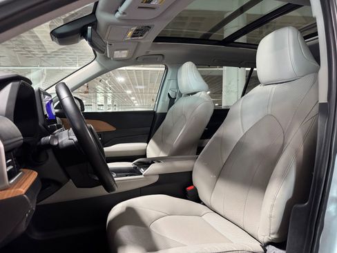 Used 2024 Toyota Grand Highlander Limited image 16