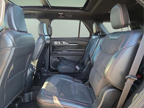 Used 2025 Ford Explorer ST image 11