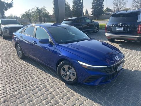 Certified 2025 Hyundai Elantra SE image 1