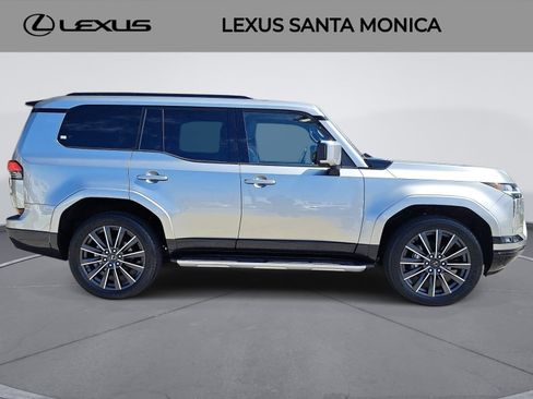 Used 2024 Lexus GX 550 w/ Accessory Package (2T) AWD/4WD image 4