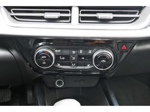 Used 2025 Chevrolet Trax ACTIV w/ Driver Confidence Package FWD image 24