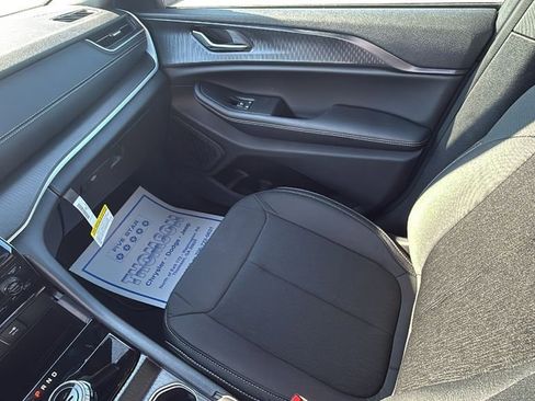 New 2025 Jeep Grand Cherokee Laredo X image 14