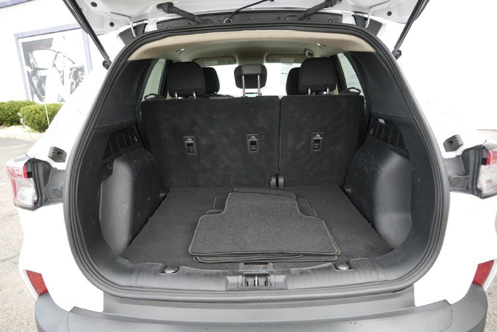 Used 2020 Ford Escape SE FWD image 15