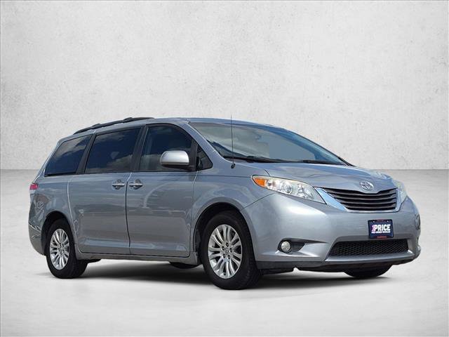 Used 2014 Toyota Sienna XLE FWD image 3