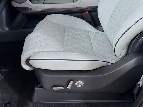 New 2026 Lincoln Navigator L Black Label AWD/4WD image 19