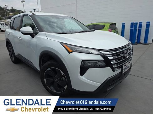 Used 2024 Nissan Rogue SV FWD image 6