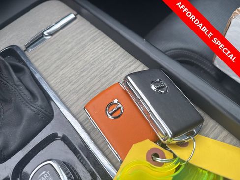 Used 2021 Volvo XC60 T5 Inscription w/ Advanced Package image 28