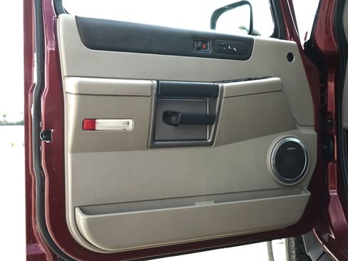 Used 2004 HUMMER H2 w/ Preferred Equipment Group AWD/4WD image 10