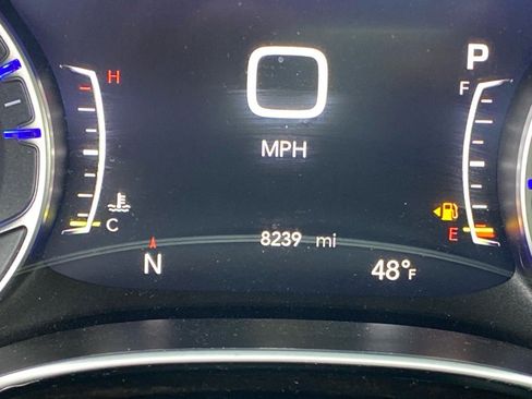 Used 2023 Chrysler Pacifica Limited image 21