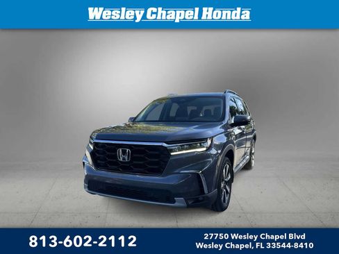 Used 2023 Honda Pilot Touring image 1