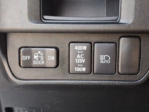 Used 2019 Toyota Tacoma TRD Sport AWD/4WD image 25