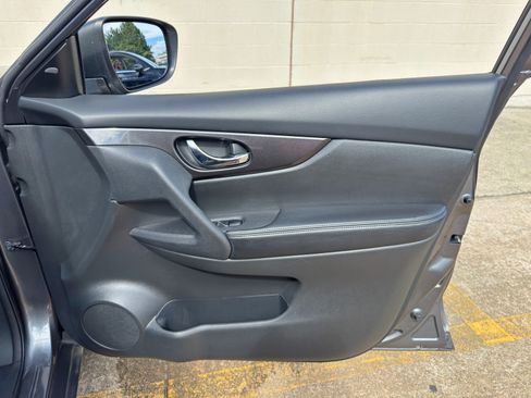 Used 2018 Nissan Rogue S FWD image 37