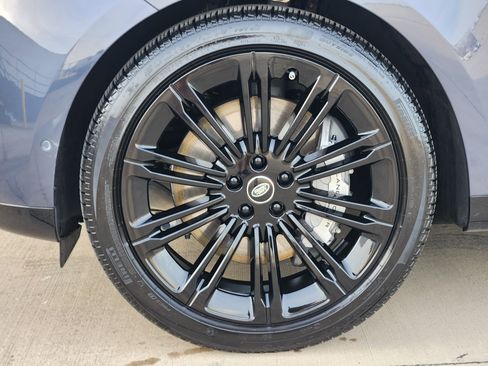 Certified 2025 Land Rover Range Rover SE image 11