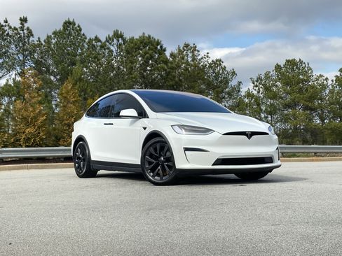 Used 2022 Tesla Model X Plaid image 2