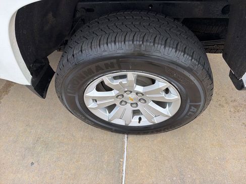 Used 2022 Chevrolet Colorado LT w/ Fleet Safety Package RWD image 10