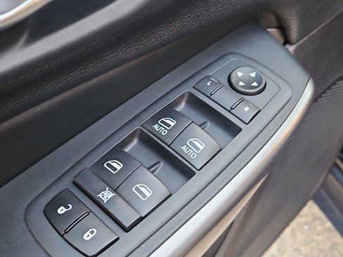 Used 2020 Jeep Cherokee Limited image 21