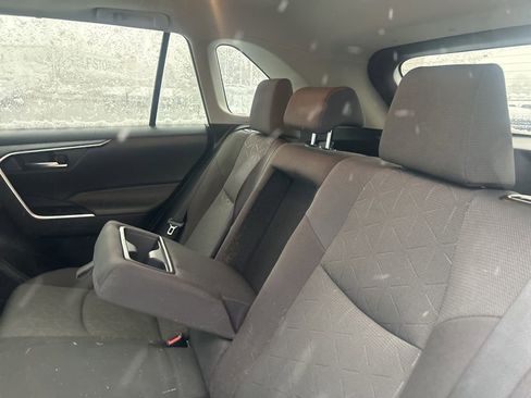 Used 2021 Toyota RAV4 XLE w/ Convenience Package image 18