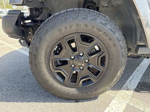 Used 2016 Jeep Wrangler Unlimited Sahara image 28