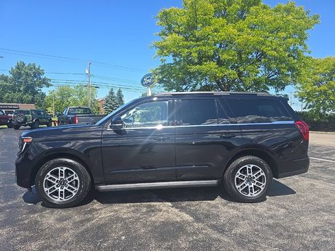 Used 2025 Ford Expedition Active AWD/4WD image 3