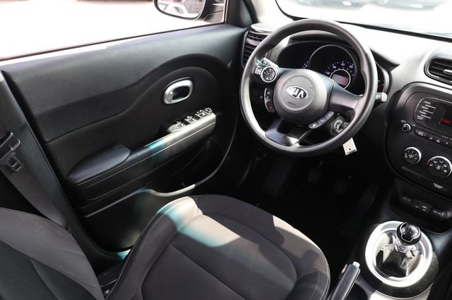 Used 2016 Kia Soul FWD image 23