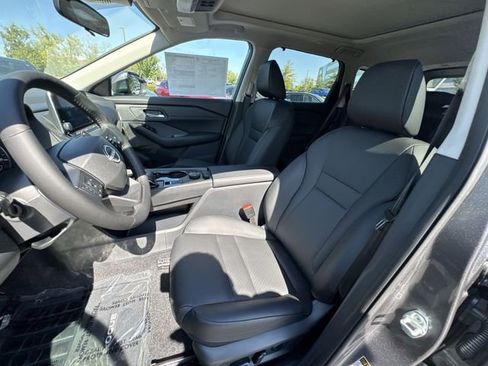 Certified 2026 Nissan Rogue SV w/ SV Premium Package AWD/4WD image 11