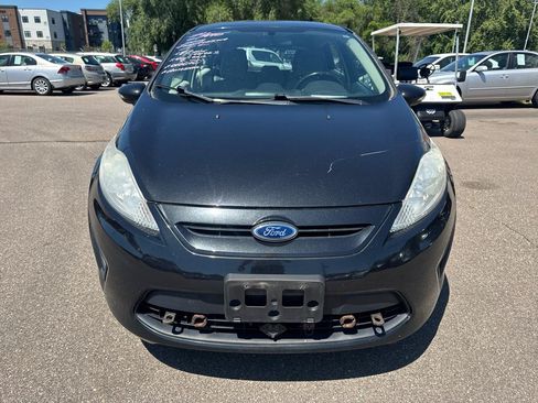 Used 2013 Ford Fiesta SE FWD image 2