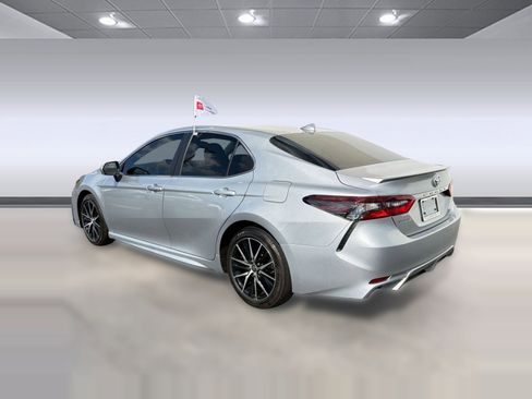 Certified 2023 Toyota Camry SE w/ Convenience Package image 3