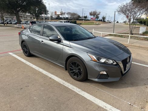 Used 2020 Nissan Altima 2.5 S image 2