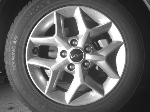 Used 2025 Kia Soul LX w/ LX Technology Package FWD image 13