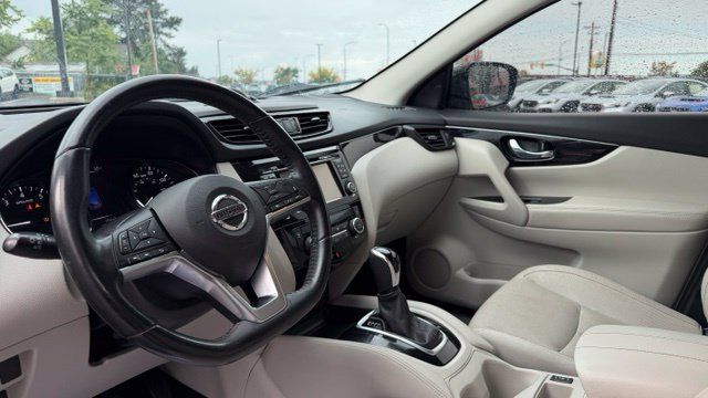 Used 2018 Nissan Rogue Sport SL w/ SL Premium Package FWD image 12