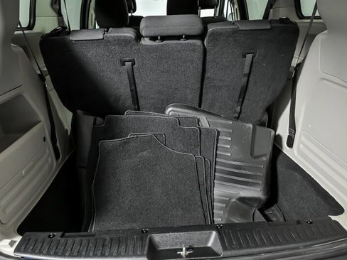 Used 2018 Dodge Grand Caravan SE image 13